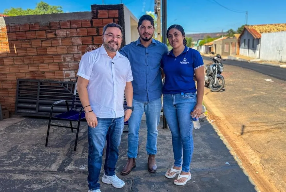 Fábio Novo e prefeito Felipe Dias acompanham obras de pavimentação em Cristino Castro