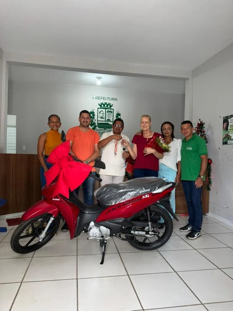 Prefeitura de Cristino Castro realiza sorteio do IPTU em dia e premia contribuinte com motocicleta