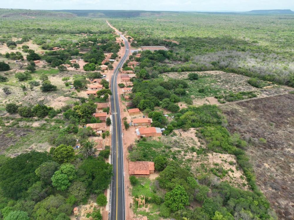 Gestão Felipe Dias leva asfalto para a comunidade Lagoa Grande